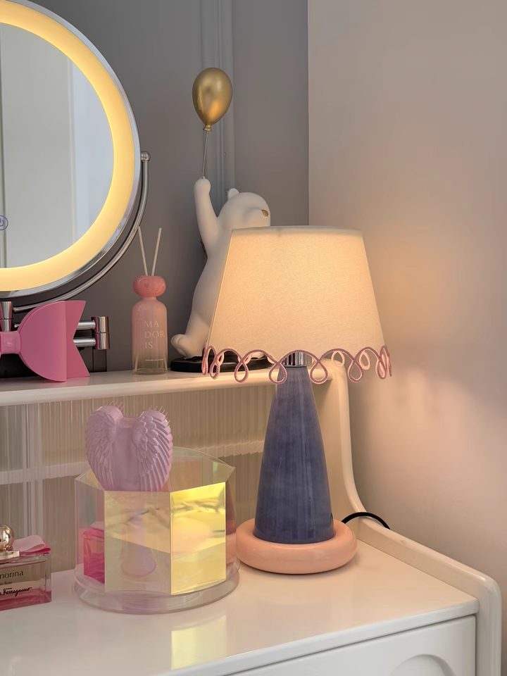 Elegant Cream Table Lamp – Modern Minimalist Design with LED