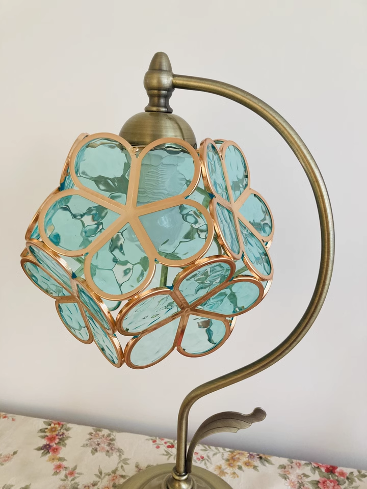 Blossom Table Lamp – Modern Minimalist Design with LED