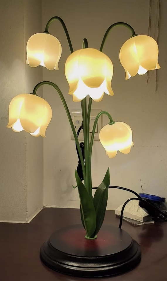 Lily of the Valley Table Lamp – Modern Minimalist Design with Aluminum Body and LED