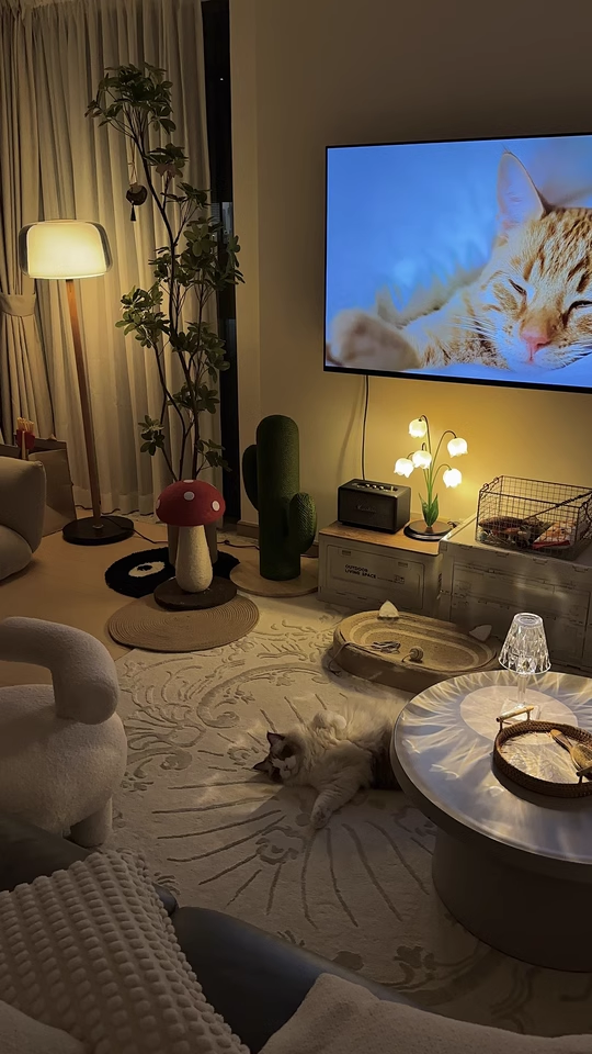 Lily of the Valley Table Lamp – Modern Minimalist Design with Aluminum Body and LED