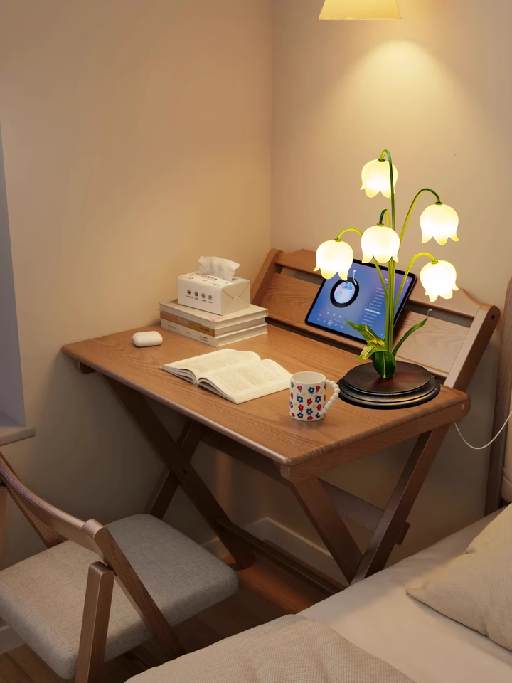 Lily of the Valley Table Lamp – Modern Minimalist Design with Aluminum Body and LED