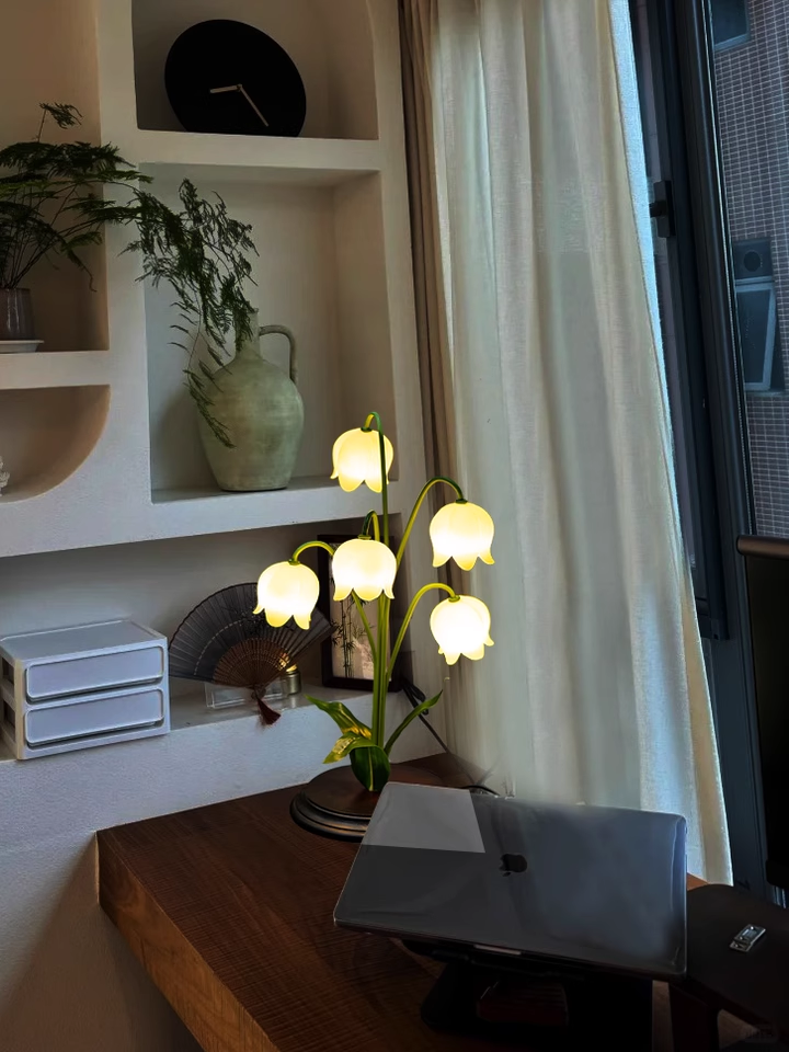 Lily of the Valley Table Lamp – Modern Minimalist Design with Aluminum Body and LED
