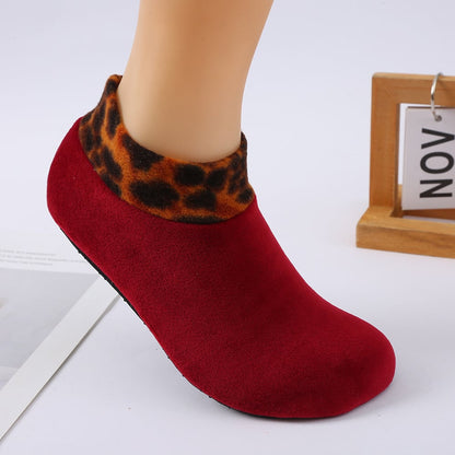 Non-slip thermal socks for indoor use